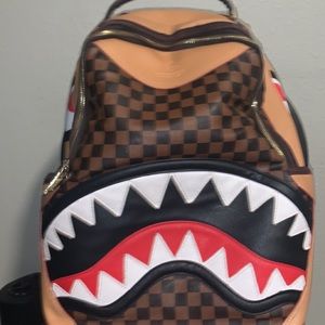 I’m selling this SPEAYGROUND backpack